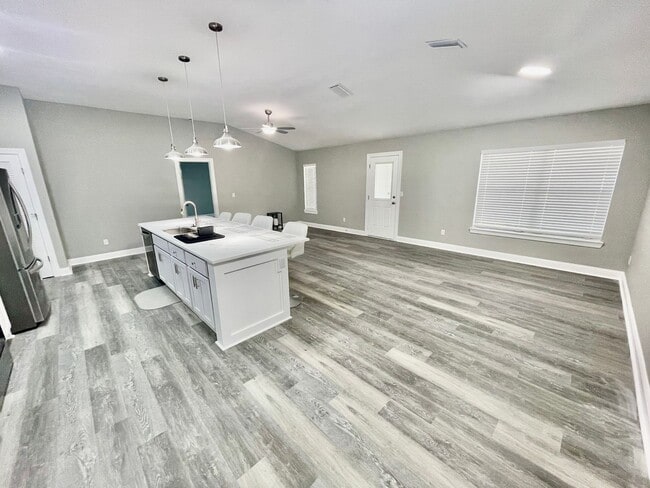 Foto del edificio - 2115 Purcell Dr