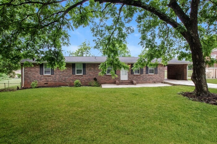 Primary Photo - 212 Bartlett St