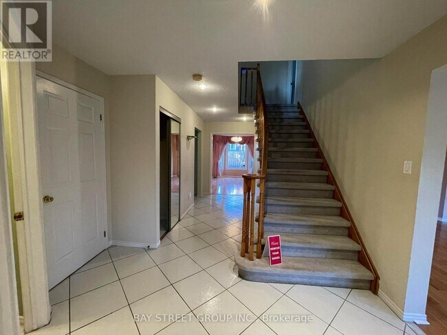 Building Photo - 36 Tomlinson Cir