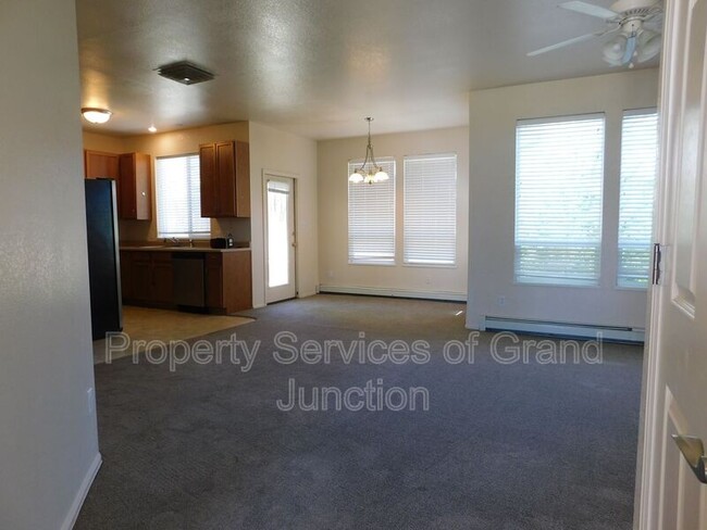 Building Photo - 148 Drumlin Cir