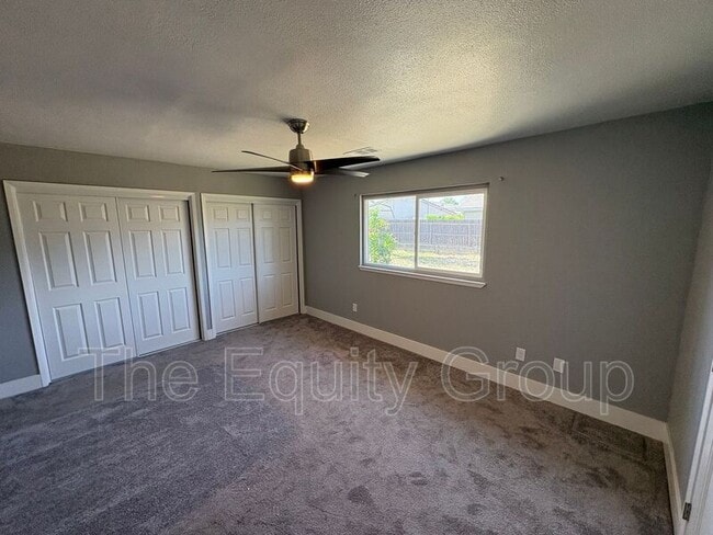 Building Photo - 609 S Acacia Dr