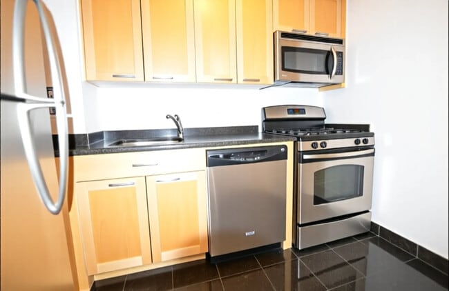 Foto del edificio - 449 W 50th St