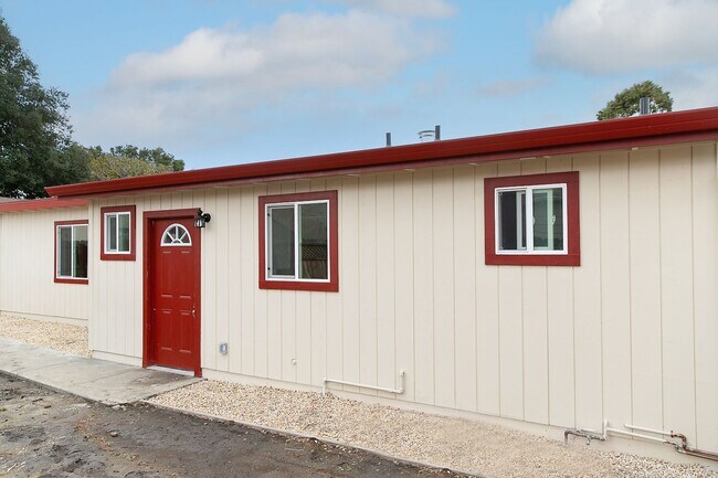 Foto del edificio - Recently Remolded Unit  2 bed/1 bath in South Salinas