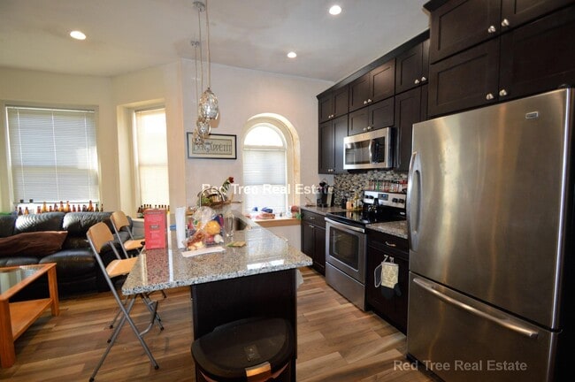 Building Photo - 25 Chester St