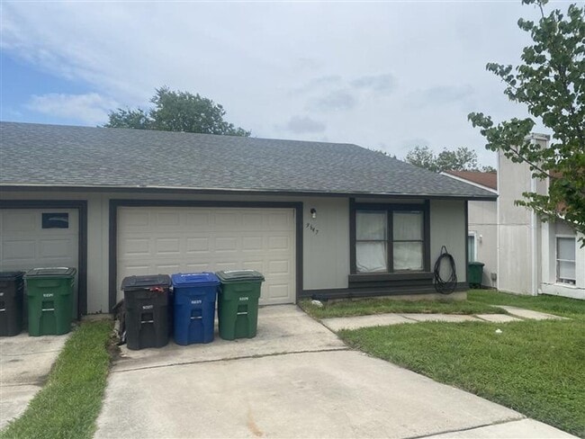 Cute 2/2 duplex with a garage - Cute 2/2 duplex with a garage House