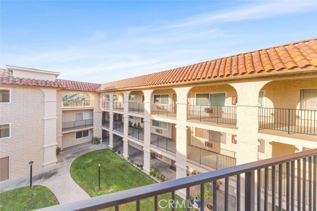 Foto del edificio - 3010 Montrose Ave