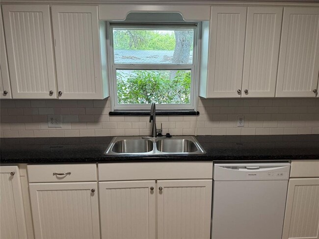 Building Photo - 1005 #7 Hazelton St