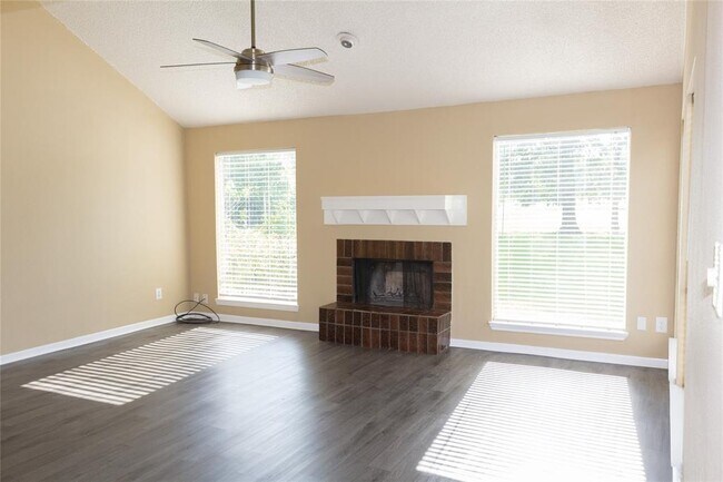 Building Photo - 20315 Sunny Shores Dr