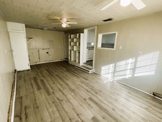 Foto del edificio - Spacious Home Featuring Two Living Areas I...