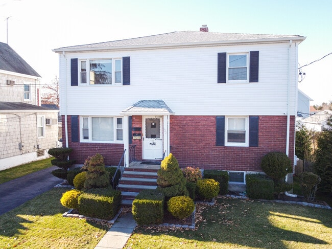 Building Photo - 122 Fairview Ave