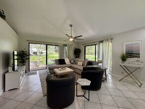 Building Photo - 216 Club Dr