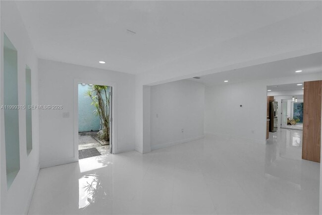 Building Photo - 1137 SW 8th Ave