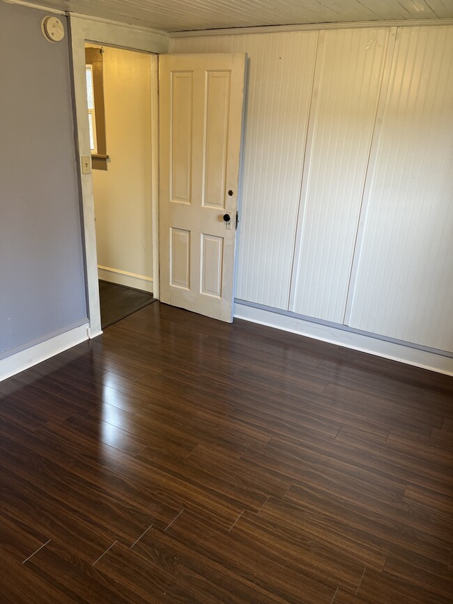 Building Photo - 357 Oak Dr