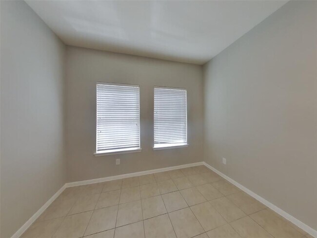 Building Photo - 13406 Holly Vista Dr