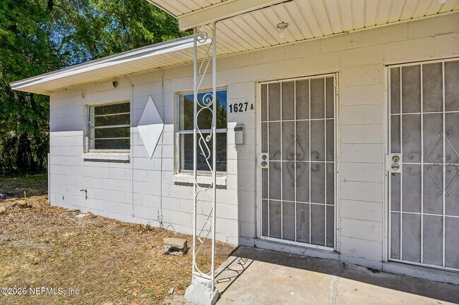Building Photo - 1627 E 9th St