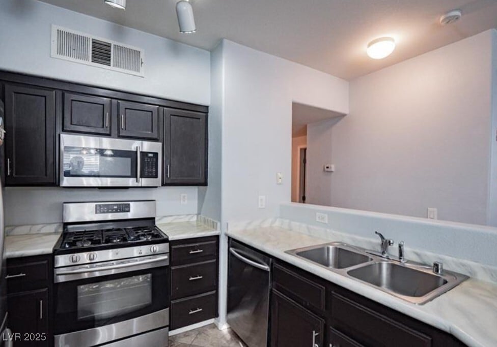 Foto del edificio - 50 Aura de Blanco St