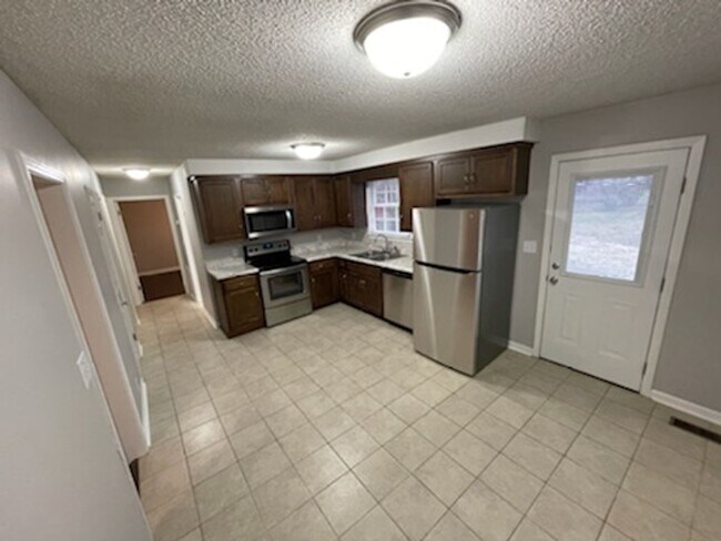 Building Photo - 3 Bedroom Home For Rent Near Post!
