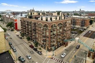 Building Photo - 102 N Water St