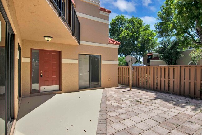 Foto del edificio - 8050 Severn Dr