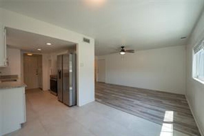 Foto del edificio - **Charming Mid-Century Modern Retreat in t...