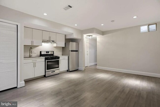 Building Photo - 1712 West Virginia Ave NE