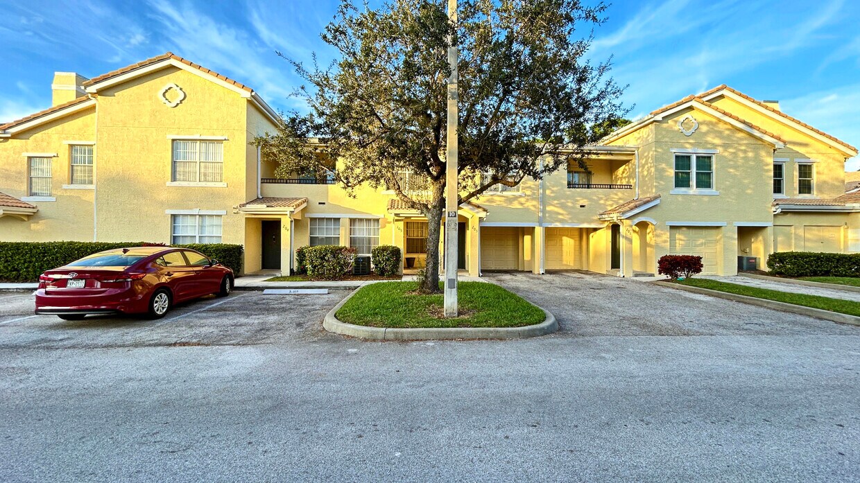 Primary Photo - 104 SW Peacock Blvd