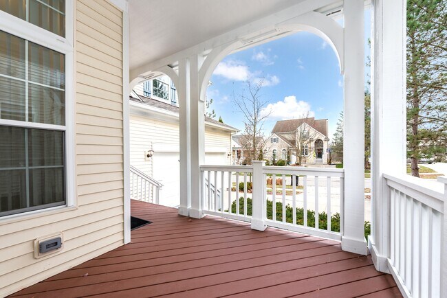 Building Photo - 1366 N Bay Dr