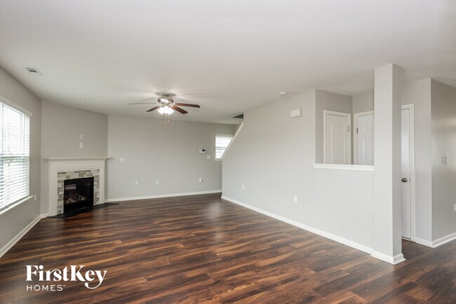 Building Photo - 1555 Summer View Ln
