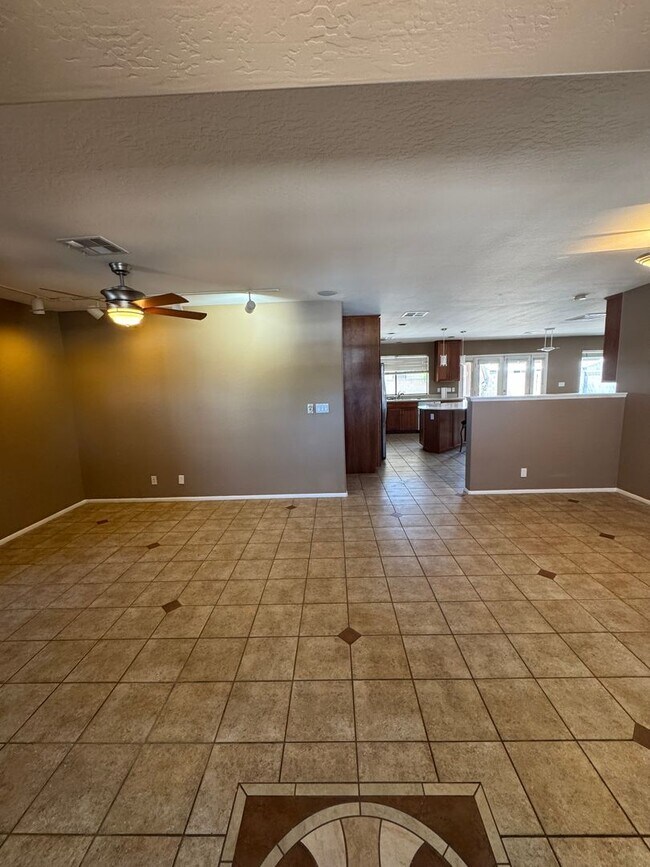 Foto del edificio - Spacious 4BR/3BA Home in Prime Tempe Location!