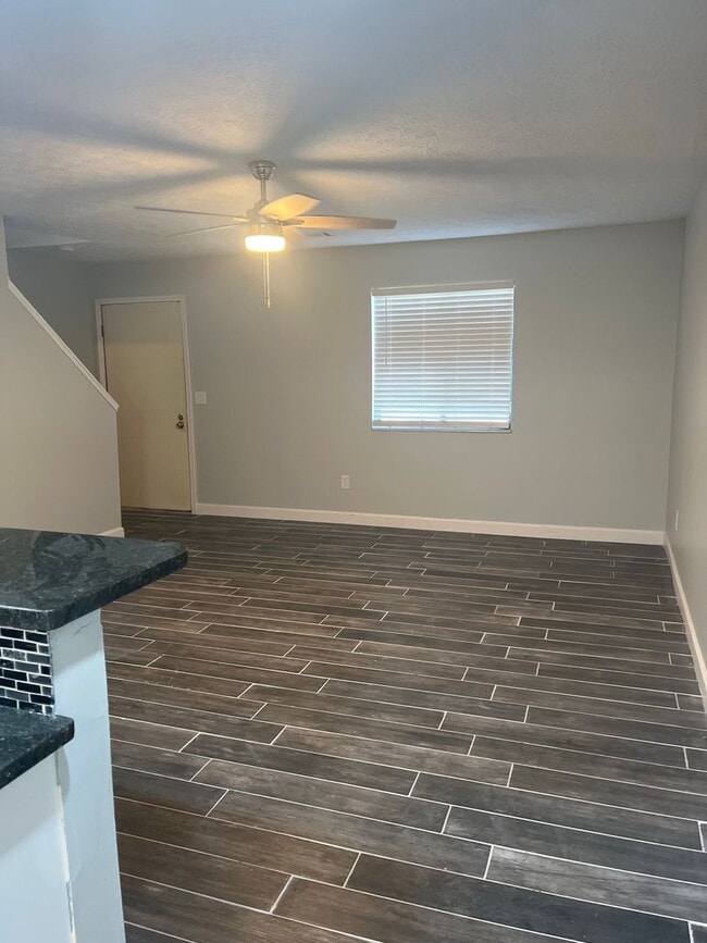 Building Photo - 3240 Summerhill Ln