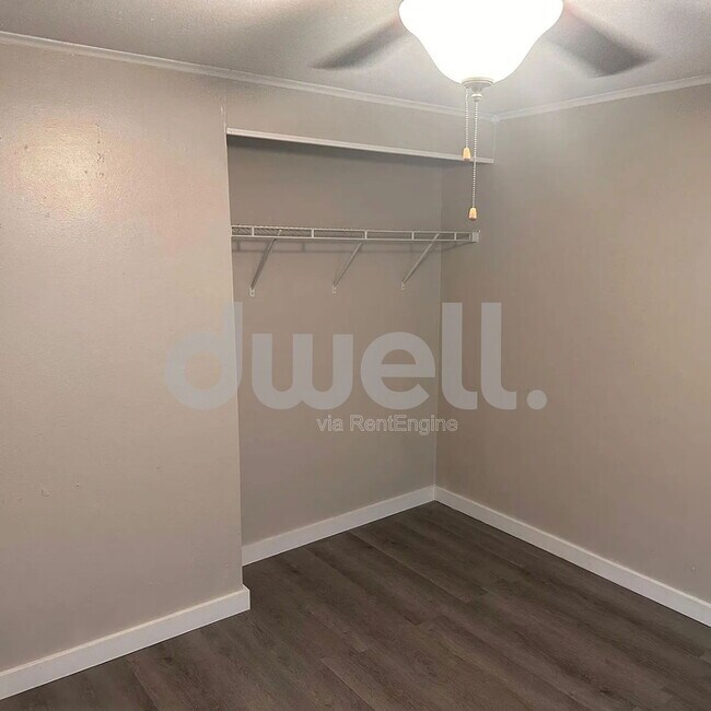 Foto del edificio - 808 Forest Ridge Pl