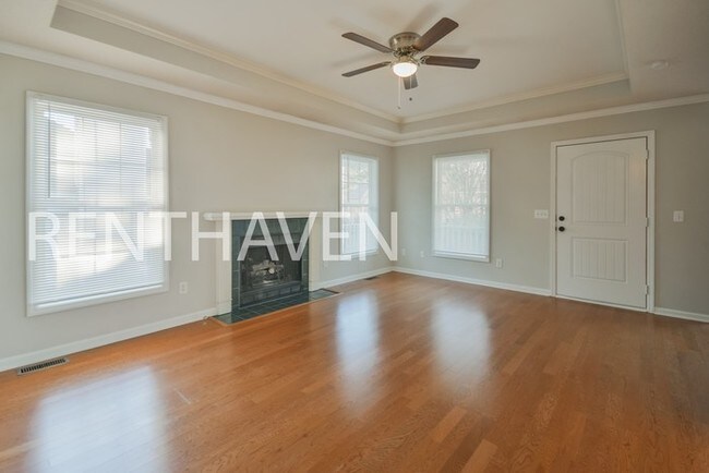 Building Photo - Great Home In White Knoll Area!