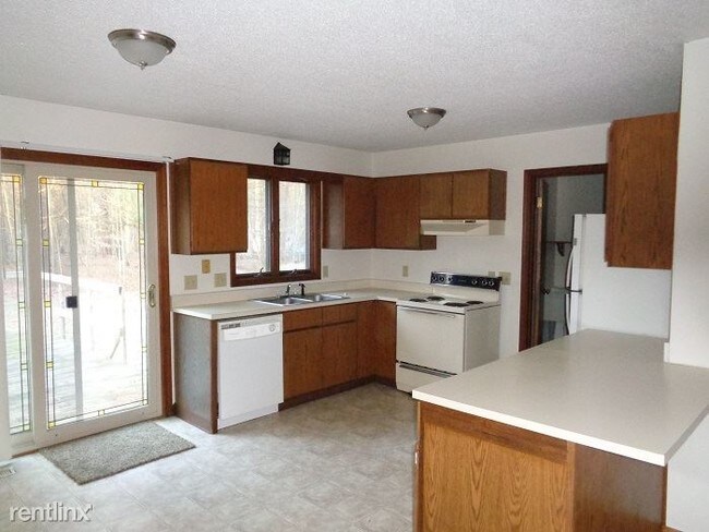 Building Photo - 2 br, 1 bath Duplex - 15118 Hickory St