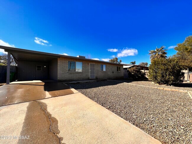 Building Photo - 15925 N Capstan Ave