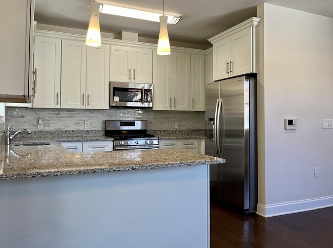 Building Photo - 140 36th St