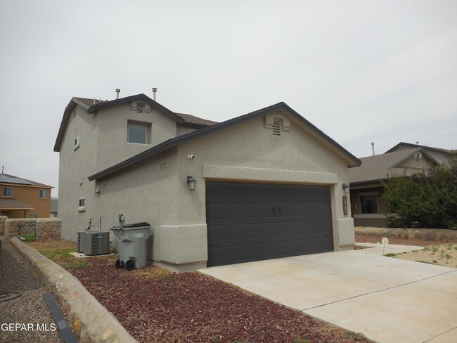 Building Photo - 12125 Mesquite River Dr
