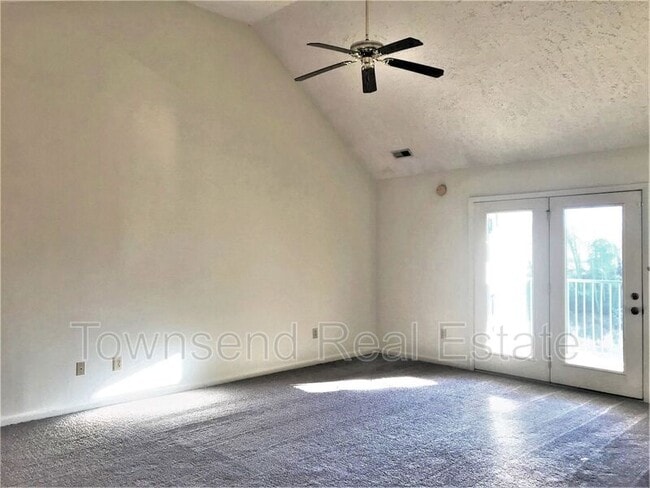 Building Photo - 3392 Galleria Dr