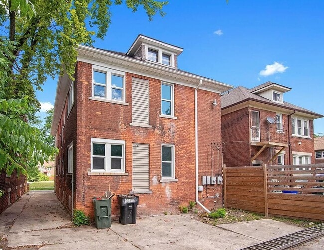 Building Photo - 2509 Gladstone St