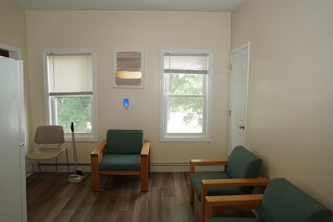 Foto del edificio - 170 Middleboro Ave