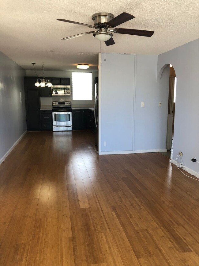 Building Photo - Holiday Terrace 2BD/1BA/1PK