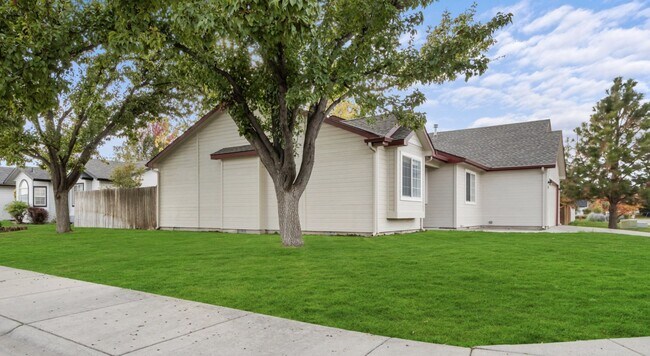 Building Photo - 1443 W Balboa St