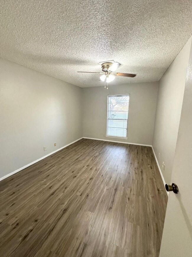 Foto del edificio - 1 Bedroom 1 Bathroom For Lease