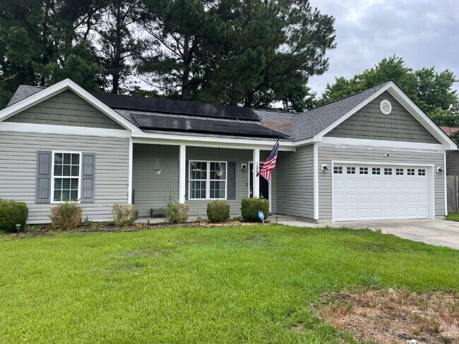 Building Photo - Pet Friendly Three Bedroom Two Full Bathro...