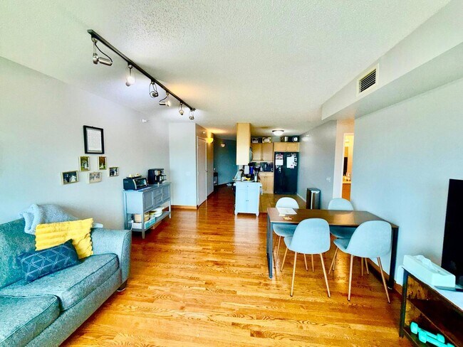 Building Photo - 1720 Maple Ave