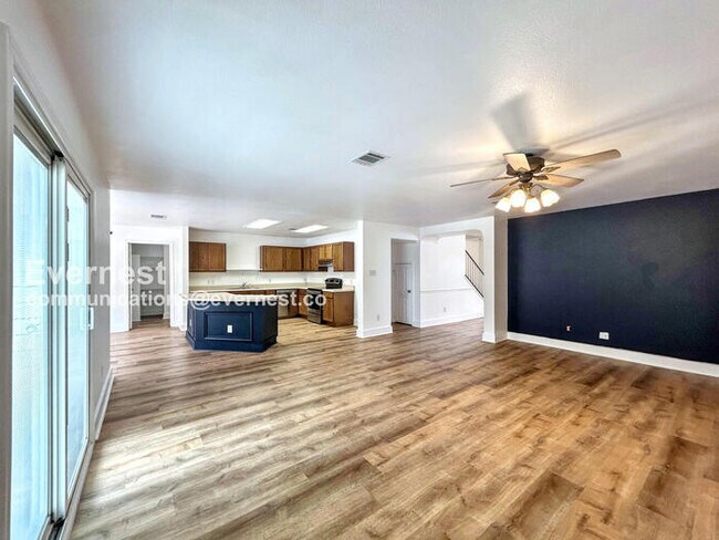 Building Photo - 1401 Balsam Way