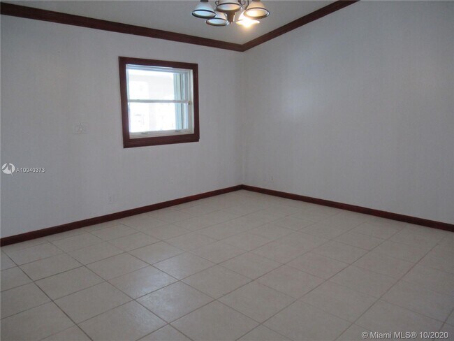 Building Photo - 2733 Fillmore St