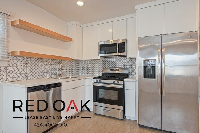 Building Photo - ~2 Weeks FREE~ Open and Airy One Bedroom o...