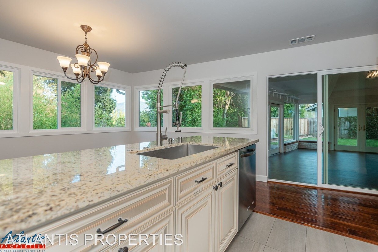 Primary Photo - 2 br, 2 bath House - 323 Andrews Street
