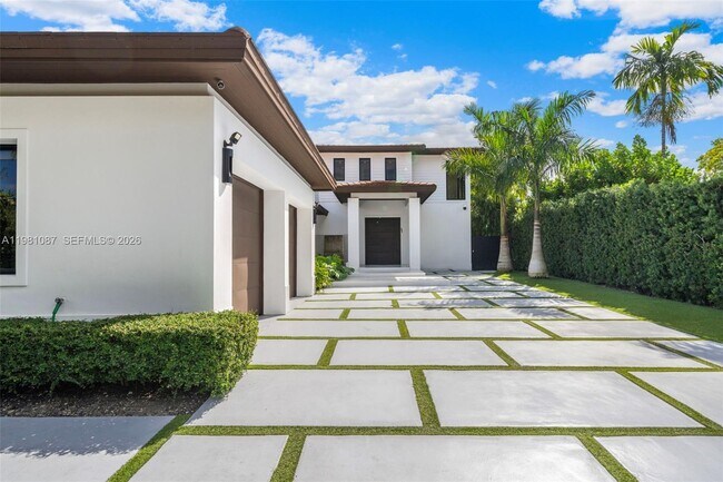 Building Photo - 710 S Shore Dr