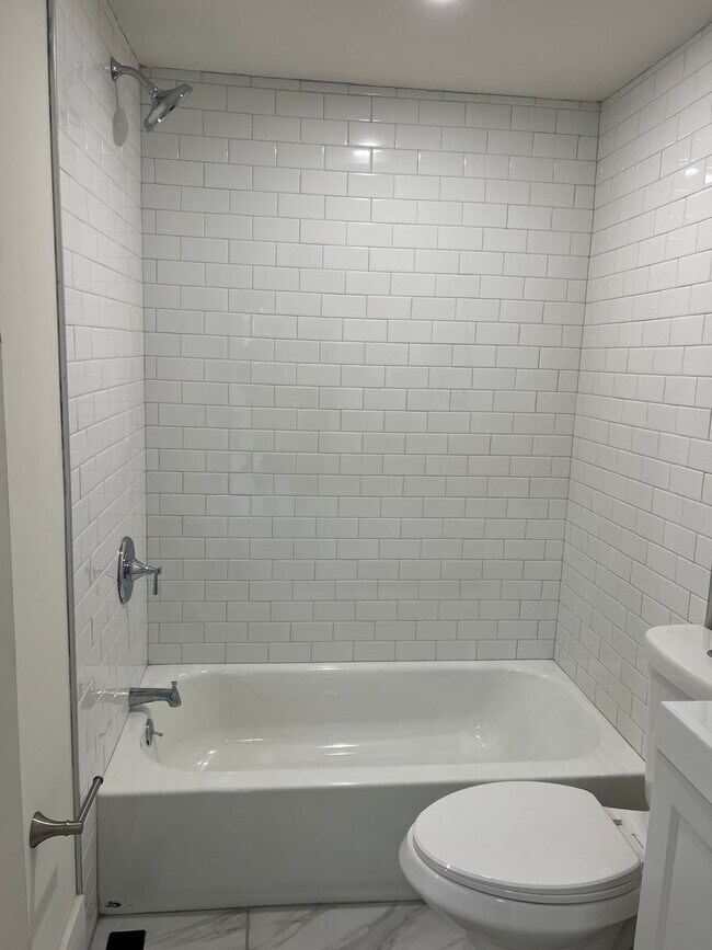 Foto del edificio - 409 W 1st St